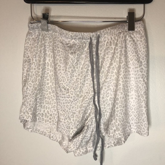 NWT Rae Dunn women”s shirt sleeved pajamas set - Picture 5 of 7